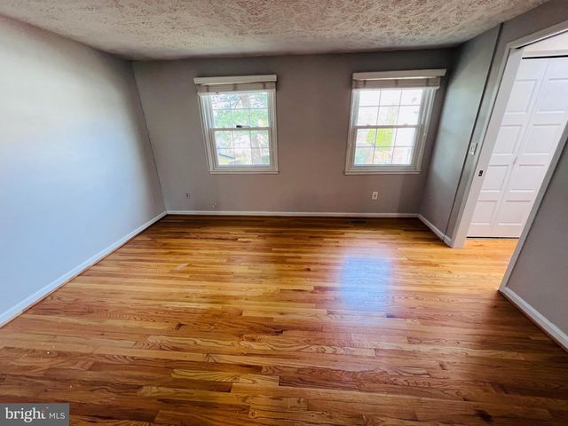 305 GUNDRY DR, Falls Church, VA 22046