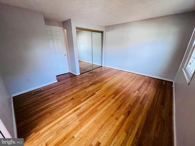 305 GUNDRY DR, Falls Church, VA 22046