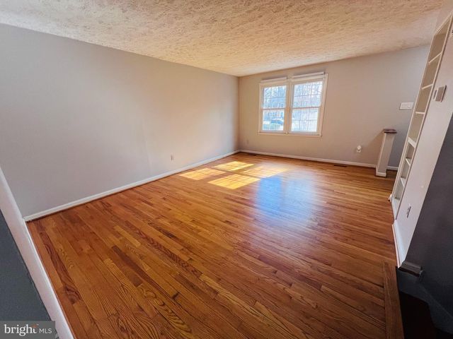 305 GUNDRY DR, Falls Church, VA 22046