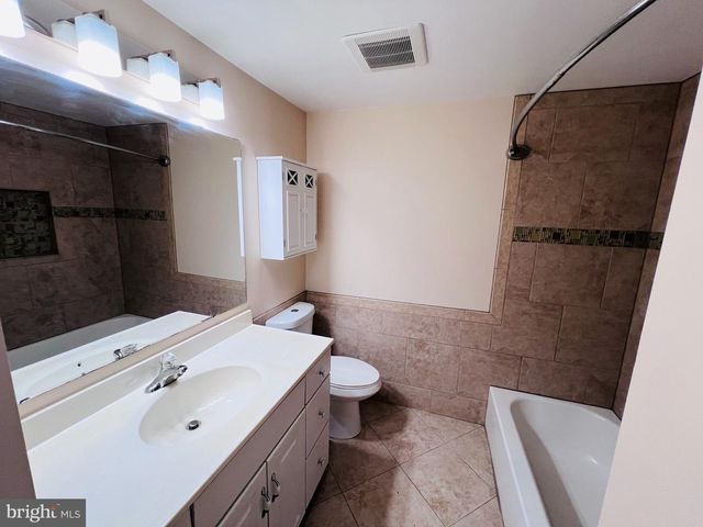 305 GUNDRY DR, Falls Church, VA 22046