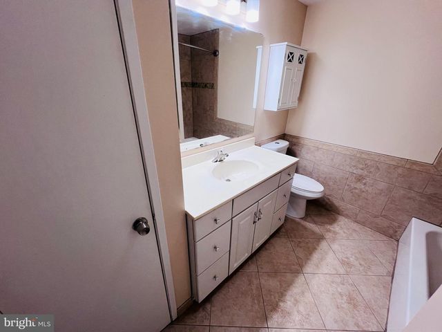 305 GUNDRY DR, Falls Church, VA 22046