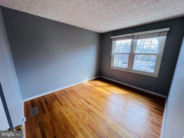 305 GUNDRY DR, Falls Church, VA 22046