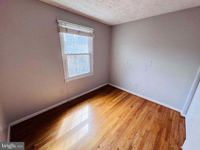 305 GUNDRY DR, Falls Church, VA 22046