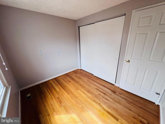 305 GUNDRY DR, Falls Church, VA 22046