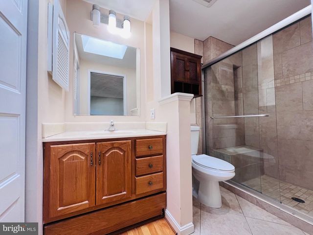 305 GUNDRY DR, Falls Church, VA 22046