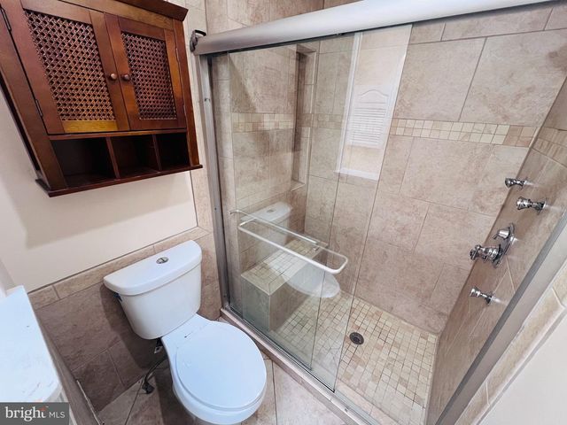 305 GUNDRY DR, Falls Church, VA 22046