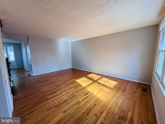 305 GUNDRY DR, Falls Church, VA 22046