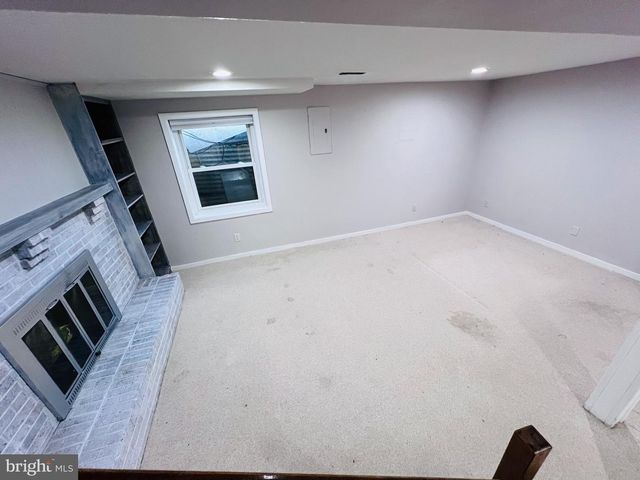 305 GUNDRY DR, Falls Church, VA 22046