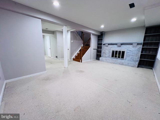 305 GUNDRY DR, Falls Church, VA 22046