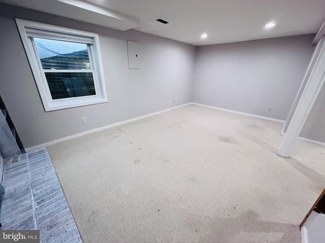 305 GUNDRY DR, Falls Church, VA 22046