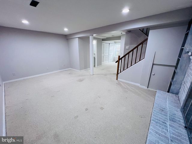 305 GUNDRY DR, Falls Church, VA 22046