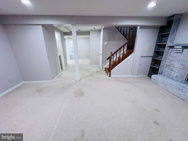 305 GUNDRY DR, Falls Church, VA 22046