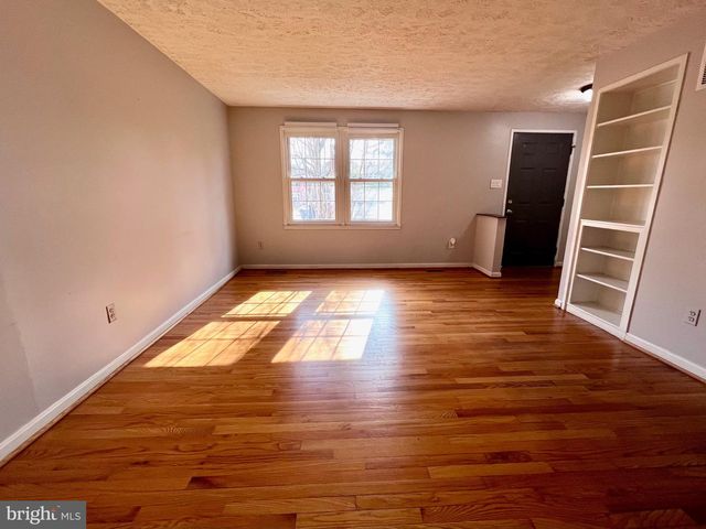 305 GUNDRY DR, Falls Church, VA 22046