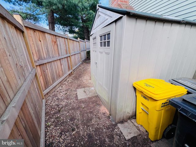 305 GUNDRY DR, Falls Church, VA 22046