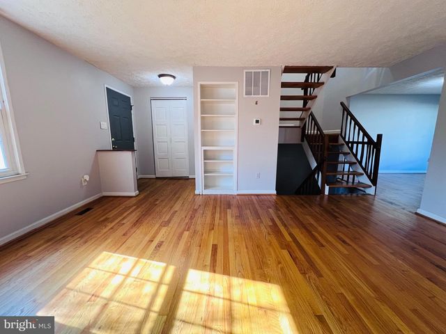 305 GUNDRY DR, Falls Church, VA 22046