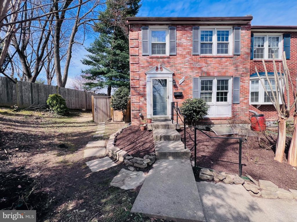 305 GUNDRY DR, Falls Church, VA 22046