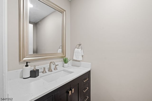 1 Wakeman Cir, Hillsborough Twp., NJ 08844