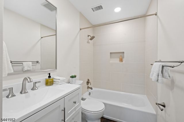 1 Wakeman Cir, Hillsborough Twp., NJ 08844