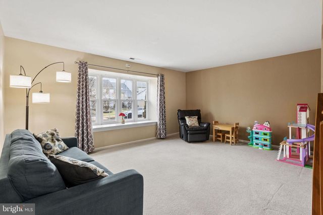 66 LAUREL CIR, Newtown, PA 18940