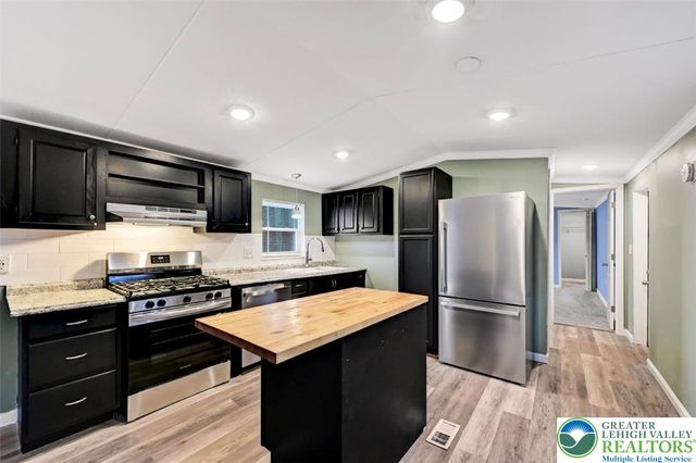 2606 Oakwood Court, Middle Smithfield Twp, PA 18302