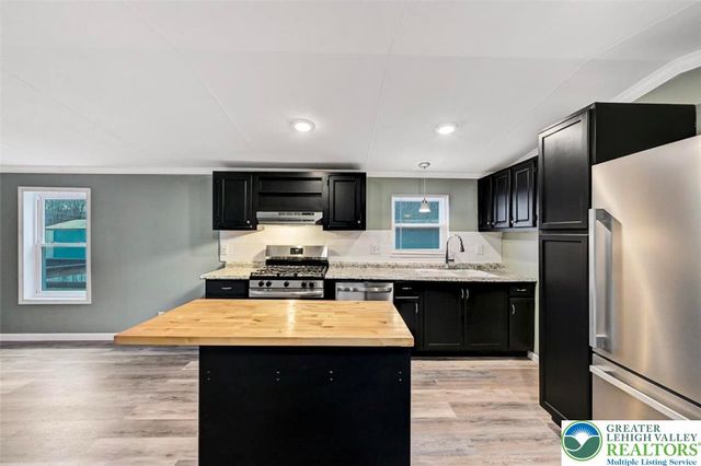 2606 Oakwood Court, Middle Smithfield Twp, PA 18302