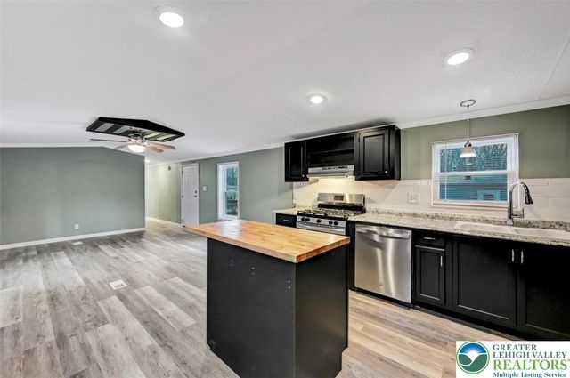 2606 Oakwood Court, Middle Smithfield Twp, PA 18302