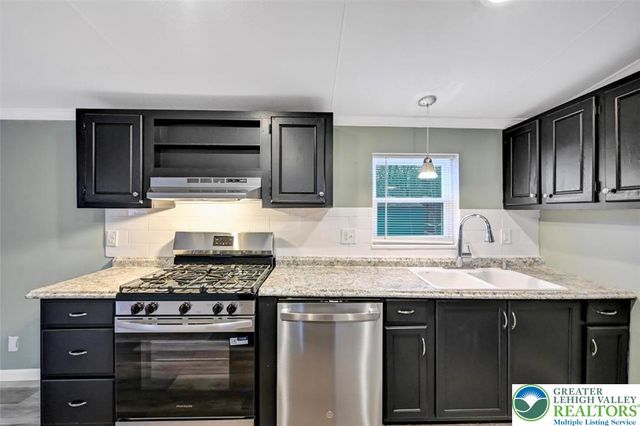 2606 Oakwood Court, Middle Smithfield Twp, PA 18302