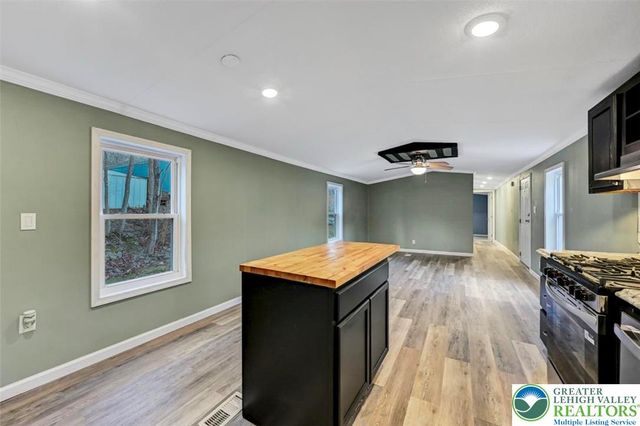 2606 Oakwood Court, Middle Smithfield Twp, PA 18302