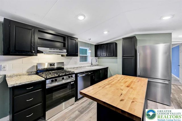 2606 Oakwood Court, Middle Smithfield Twp, PA 18302