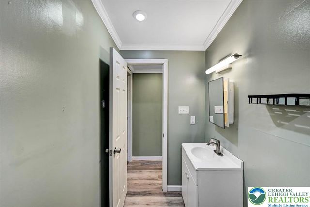 2606 Oakwood Court, Middle Smithfield Twp, PA 18302