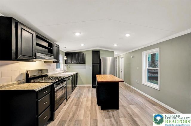 2606 Oakwood Court, Middle Smithfield Twp, PA 18302