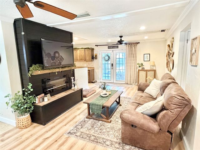 806 Glen Key Street, Denison, TX 75020