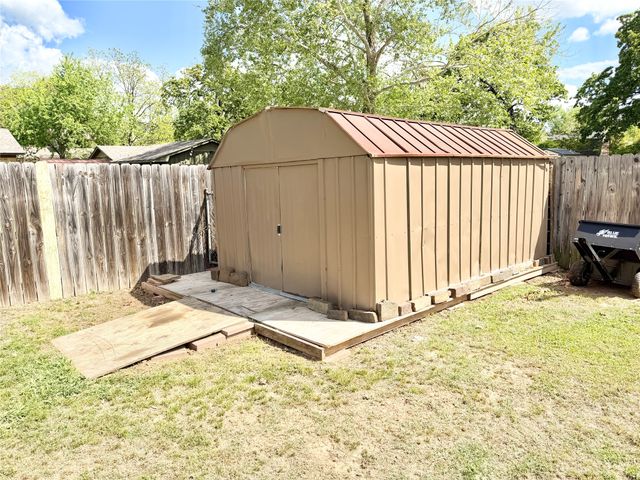 806 Glen Key Street, Denison, TX 75020