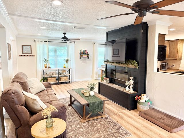 806 Glen Key Street, Denison, TX 75020