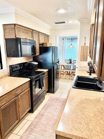 806 Glen Key Street, Denison, TX 75020