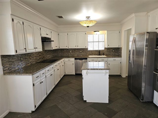 347 Forest Lake Drive, Houston, TX 77586