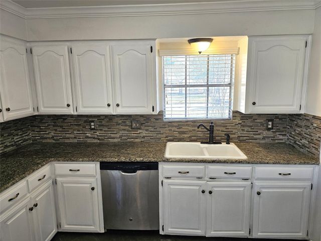 347 Forest Lake Drive, Houston, TX 77586