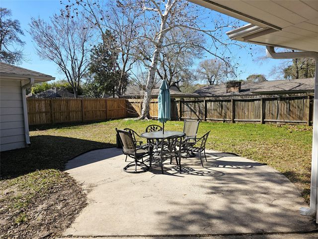 347 Forest Lake Drive, Houston, TX 77586