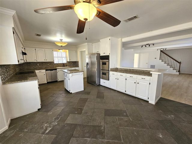 347 Forest Lake Drive, Houston, TX 77586