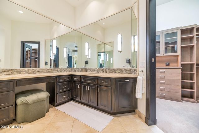 6207 E Indian Bend Road, Paradise Valley, AZ 85253