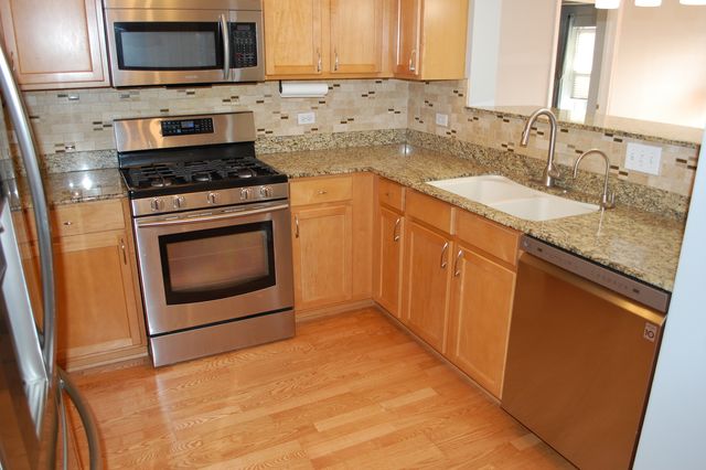 410 W Mahogany Court 503, Palatine, IL 60067
