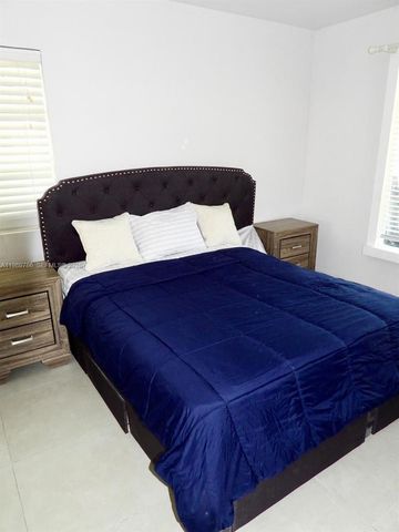 715 Hollywood Blvd, Hollywood, FL 33019