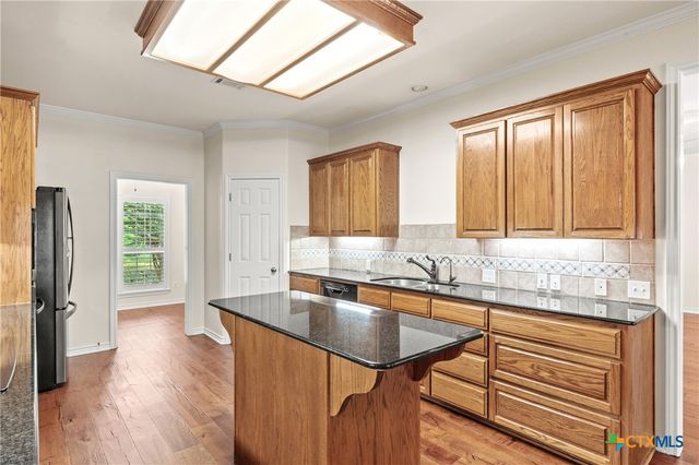 900 SALADO OAKS Drive, Salado, TX 76571