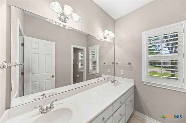 900 SALADO OAKS Drive, Salado, TX 76571