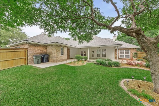 900 SALADO OAKS Drive, Salado, TX 76571