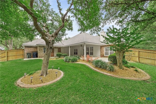 900 SALADO OAKS Drive, Salado, TX 76571