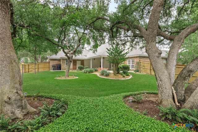 900 SALADO OAKS Drive, Salado, TX 76571