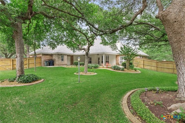 900 SALADO OAKS Drive, Salado, TX 76571