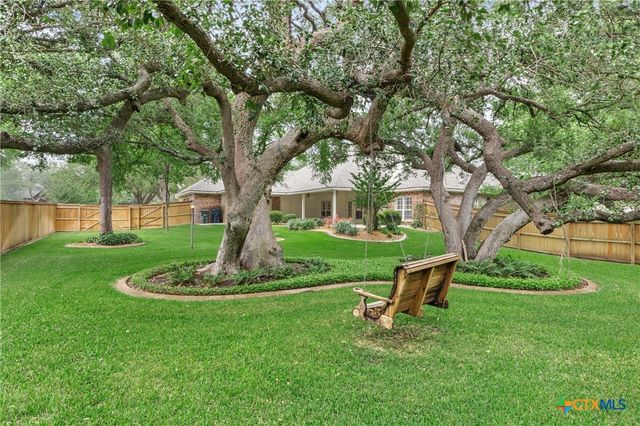900 SALADO OAKS Drive, Salado, TX 76571