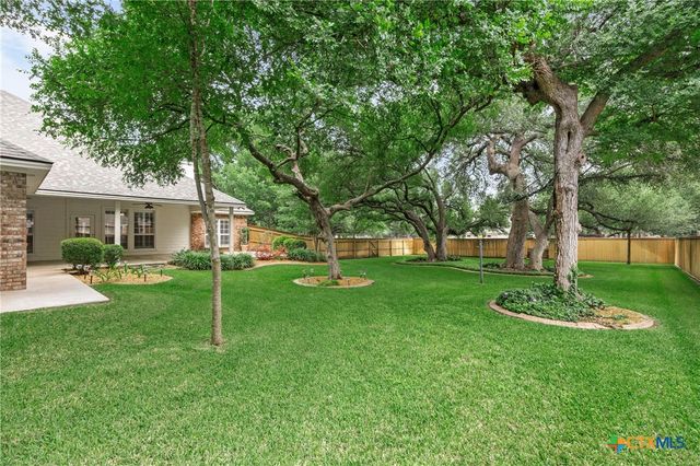 900 SALADO OAKS Drive, Salado, TX 76571